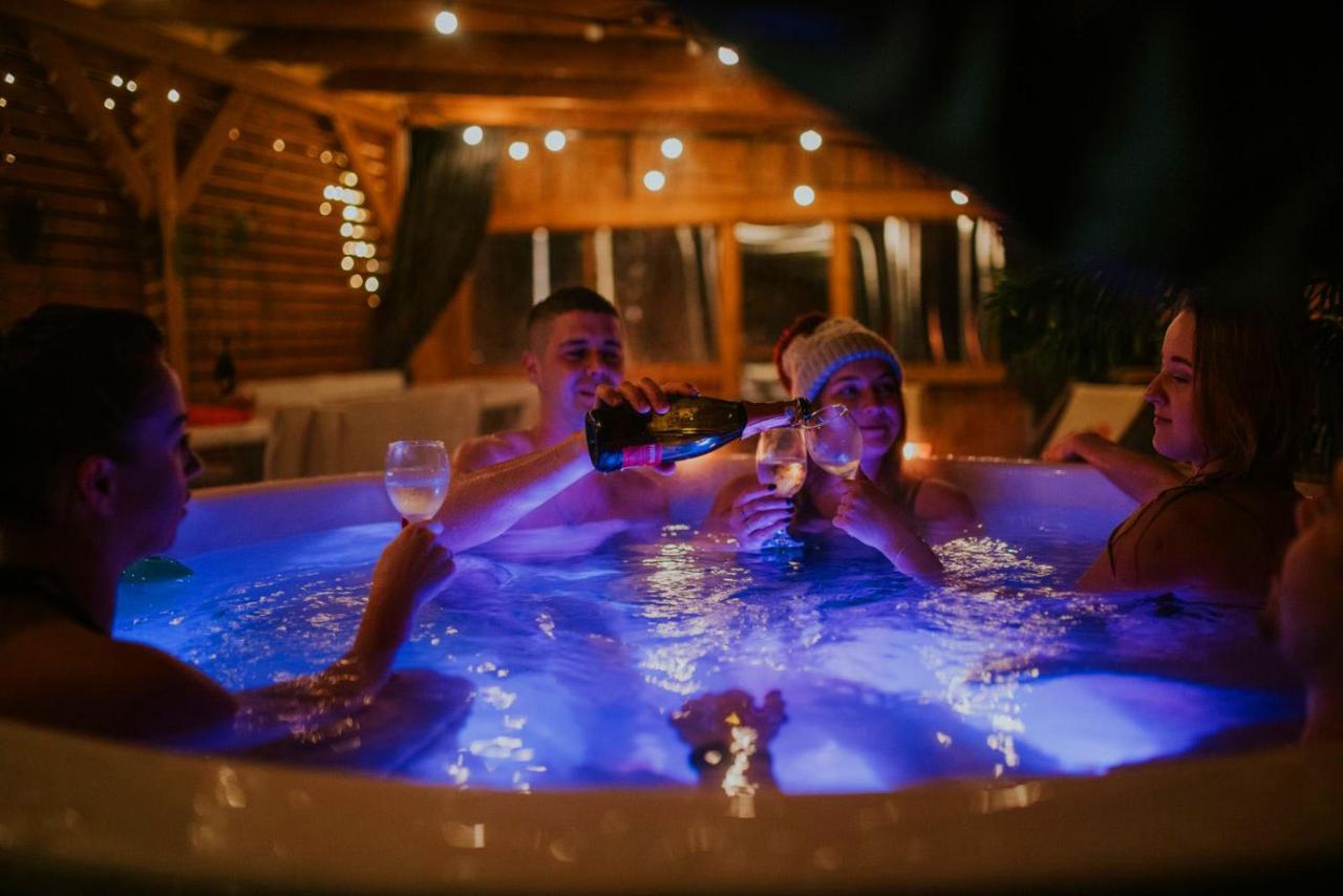 Aloha Glamp - Okragle Domki Przy Rzece - Balia I Sauna - Energylandia Zagornik 외부 사진