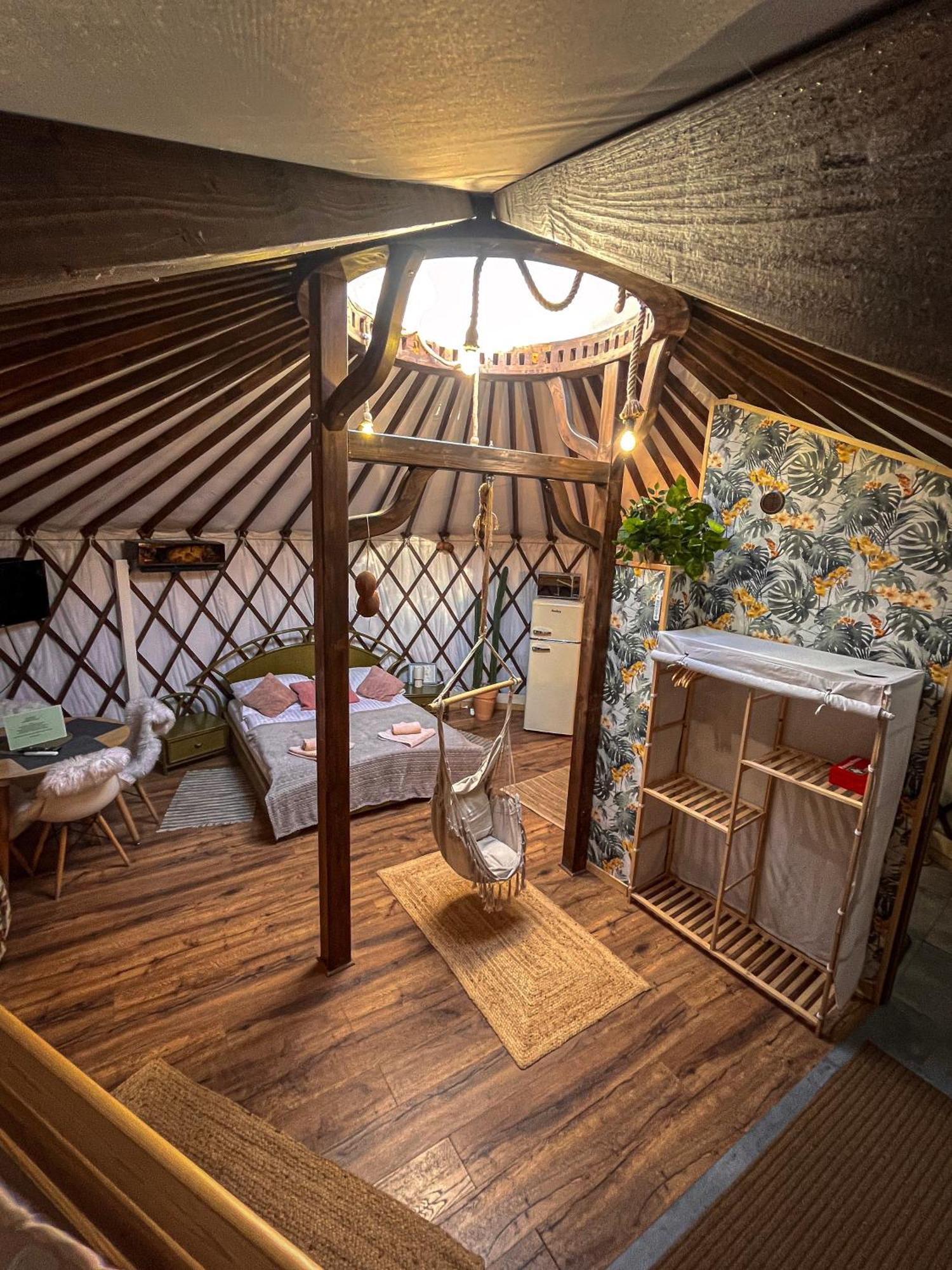 Aloha Glamp - Okragle Domki Przy Rzece - Balia I Sauna - Energylandia Zagornik 객실 사진